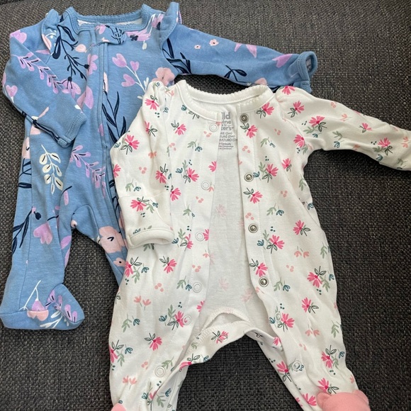 Two sleepwear - Picture 1 of 6